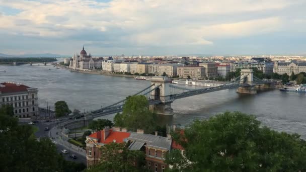 空中ビューブダペストとドナウ川の堤防 ハンガリー — ストック動画