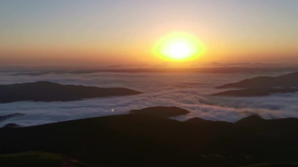 Wschód Słońca Górach Wczesnym Rankiem Widok Góry Hoverla Najwyższa Góra — Wideo stockowe