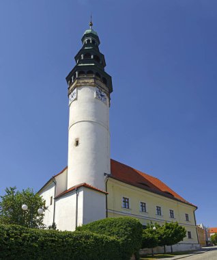 Çek Cumhuriyeti, Domazlice 'de beyaz barok kulesi olan Chodsko Kalesi ve Müzesi