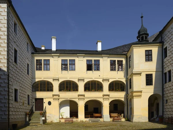 Das Staatsschloss Breznice Das Renaissanceschloss Brevnice Ist Ein Nationales Kulturdenkmal — Stockfoto