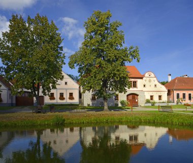 Holasovice - Tarihsel Köy Rezervasyonları, UNESCO, Çek Cumhuriyeti 'nin geleneksel Orta Avrupa köyü-Güney Bohem halk Barok, Dünya Mirası Alanına istisnai olarak eksiksiz ve iyi korunmuş bir örnektir.