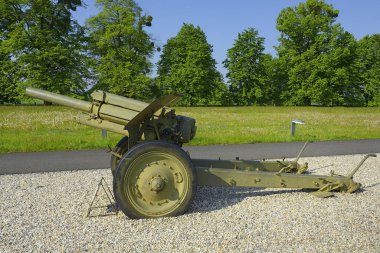 122 mm Howitzer modeli 38, İkinci Dünya Savaşı anıtı Ostrava yakınlarında, Hrabyne, Kuzey Moravya, Çek Cumhuriyeti