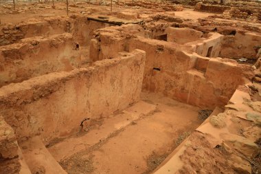 Minoan saraylarının ve Malia kentlerinin kalıntıları, UNESCO geçici listesi Girit 'in arkeolojik bir alanı. Yunanistan 'ın Heraklion kentinin 34 kilometre doğusunda yer almaktadır.