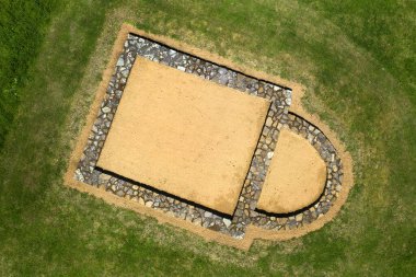 Serum. Kilise - Büyük Moravya arkeolojik alanlar: Çek Cumhuriyeti 'nin Güney Moravya bölgesindeki Mikulcice vadisinde Slavonik Güçlendirilmiş Yerleşim. UNESCO Dünya Mirasları Geçici Listesi.