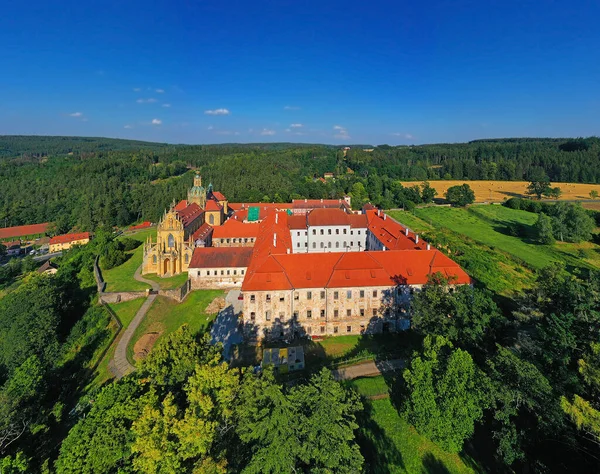 克拉杜比巴洛克修道院 Baroque Abbey Kladruby 是一个大的本笃会修道院 始建于1115年 Kladruby修道院 国家文化纪念馆 捷克共和国波希米亚 — 图库照片