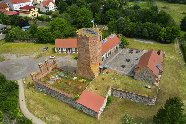 Lcknitz Loecknitz城はメクレンブルク 西ポメラニア南東部の城で 今日では八角形の天守などの遺構のみが得られています ロエクニッツ城は1212年に遡ります — ストック写真