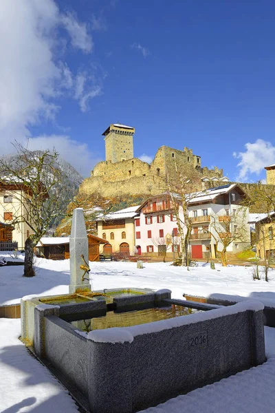 Замок Сан Мишель Оссаны Валь Соле Италия Альпы — стоковое фото
