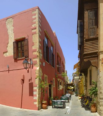 Rethymno 'nun eski kasabasının koridorları. Rethymno Yunanistan 'ın Girit adasının kuzey kıyısında tarihi bir şehirdir.