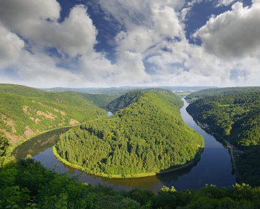 Saarland Almanya 'sında Mettlach yakınlarında Saarschleife.