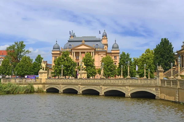 Waterfront Mecklenburg State Theater Schwerin Alemanha — Fotografia de Stock