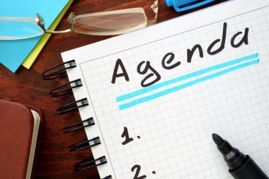 Bir defterde yazılı gündem.