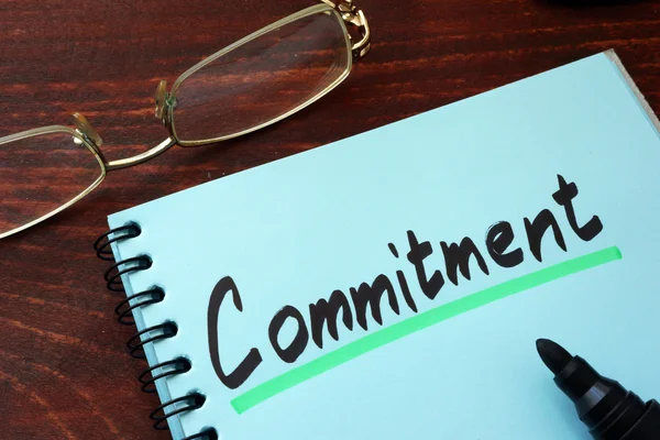 Commitment written on a notepad with marker. — Stock Photo, Image