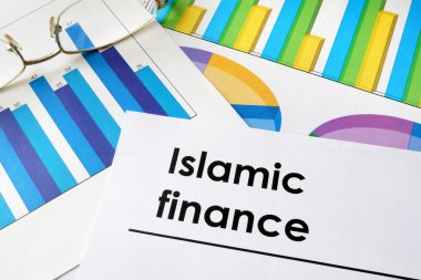 Kağıt sözler İslami finans ve grafikler.