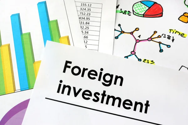 外国投资标志写在纸上. — 图库照片
