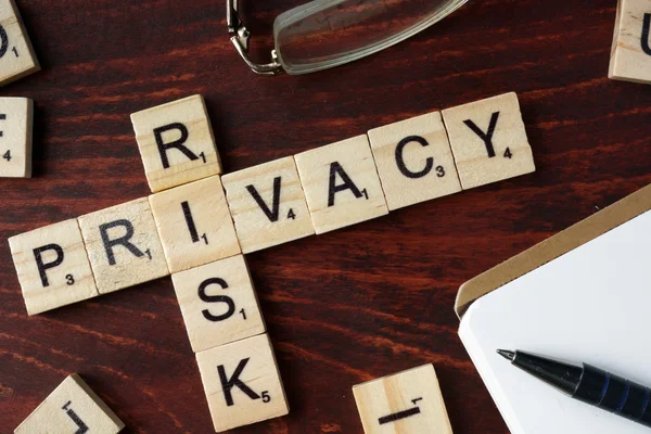 Слова Privacy Risk from wooden blocks with letters . — стоковое фото