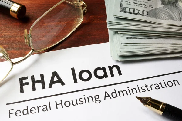 Paper with words fha loan on a wooden background. — Stock Photo, Image