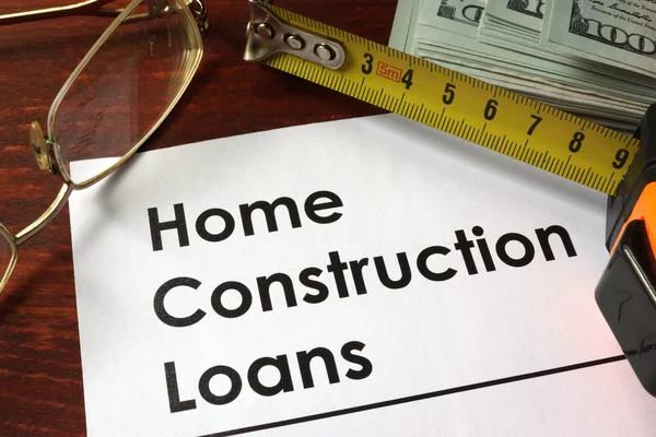Папір зі словами "домашні кредити на будівництво" . — стокове фото