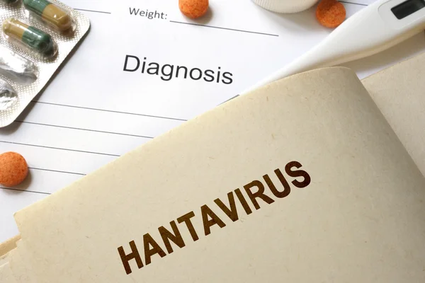 Σελίδα με λέξη Hantavirus και γυαλιά. Ιατρική έννοια. — Φωτογραφία Αρχείου