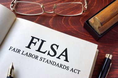 Flsa adil çalışma standartları bir tablo üzerinde hareket ile sayfa.