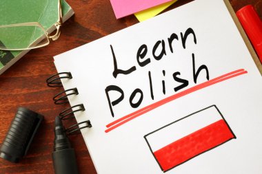Bir Not Defteri'nde yazılmış Lehçe öğrenin. Eğitim kavramı.
