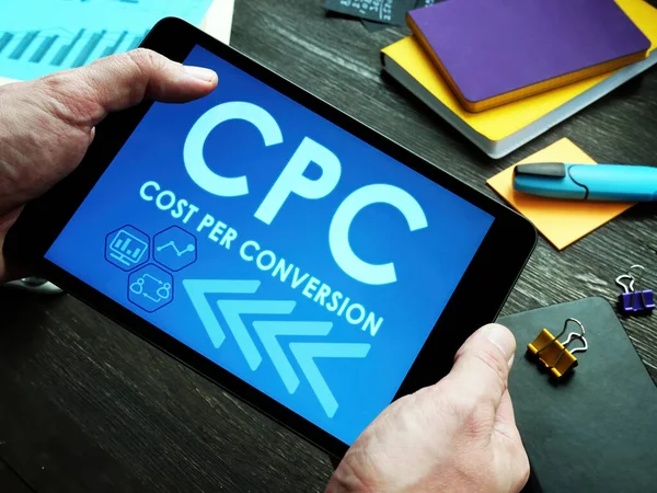 Costo por Conversión CPC signo en la tableta. — Foto de Stock
