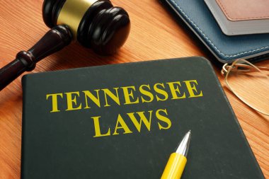 Tokmak ve kağıtlarla Tennessee Eyalet Hukuku.