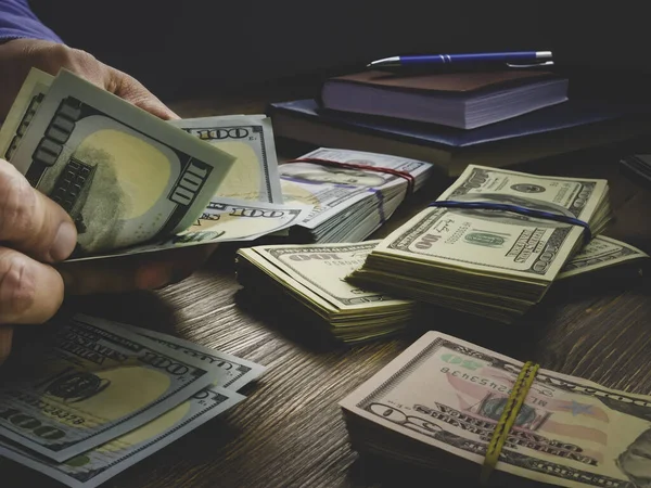 Close-up of hands counting large amounts of cash. — Stock Photo, Image