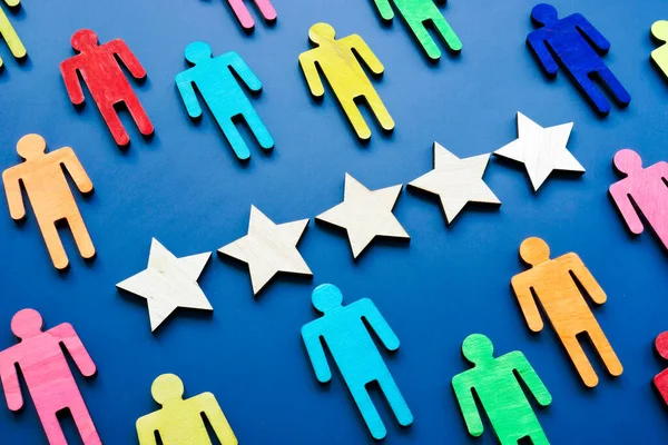 Customer experience concept. Five stars and color figures. — Stock Photo, Image