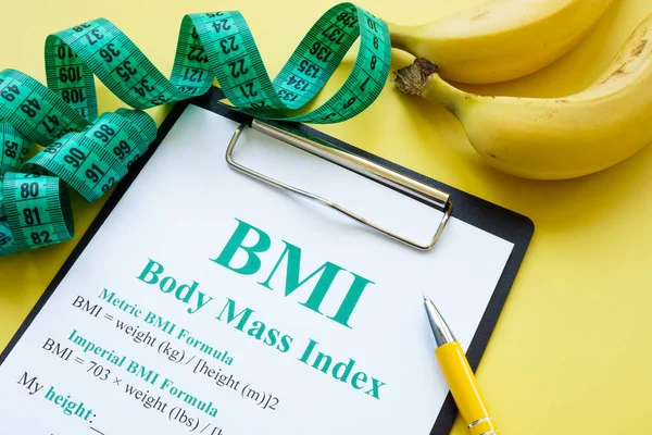 Meting van tape en BMI body mass index formule. — Stockfoto