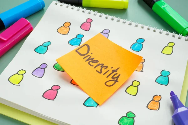 Renk şekilleri ve kelime çeşitliliği içeren not defteri. — Stok fotoğraf