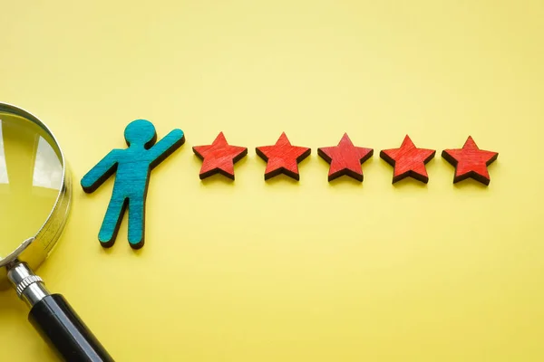 Employee assessment concept. Magnifier with figure and five stars. — Stock Photo, Image