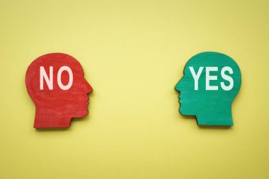 Evet yazılı ve hayır yazılı kafalar. Müzakere, tartışma ve farklı görüşler.