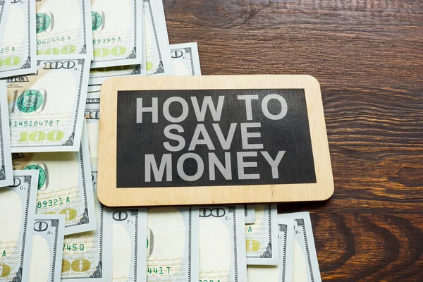 How to save money tip on the plate. — Foto Stock