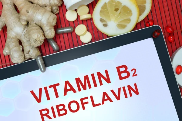 Таблетка со словами Рибофлавин (витамин В2) ) — стоковое фото