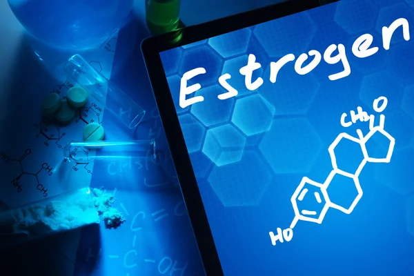 Tablet z wzór chemiczny estrogenów. — Zdjęcie stockowe