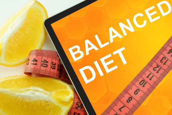 Dieta equilibrada en la tableta . —  Fotos de Stock