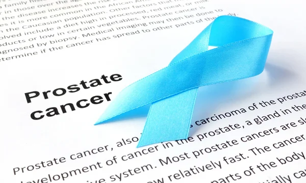 Papier z raka gruczołu krokowego i światło niebieskie wstążki — Zdjęcie stockowe