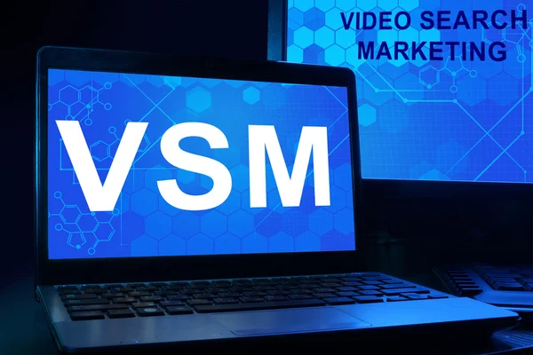 Computer mit Wörtern vsm (Video Social Marketing)). — Stockfoto