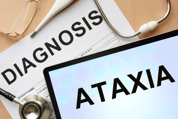Tablet dengan diagnosis ataxia dan stetoskop . — Stok Foto