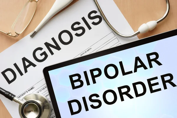 Tablet dengan diagnosis gangguan bipolar dan stetoskop . — Stok Foto