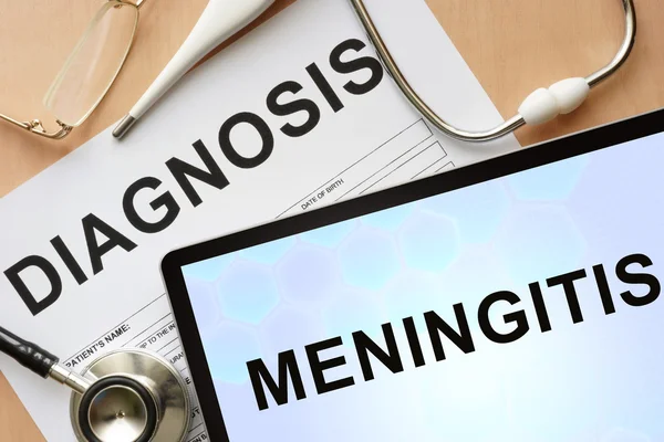 Comprimido com diagnóstico meningite e estetoscópio . — Fotografia de Stock