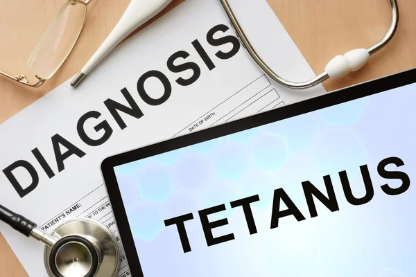 Tablet dengan diagnosis tetanus dan stetoskop . — Stok Foto