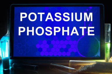 Potasyum fosfat kimyasal formülü ile tablet.