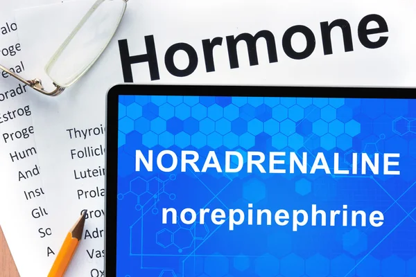 Kelime noradrenalin ile hormonlistesi ve tablet ile Kağıtlar (norepinefrin) .