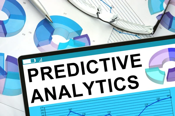 Przewidywanych Analytics na tabletki z wykresami. — Zdjęcie stockowe