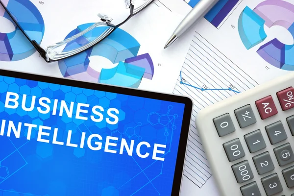 Tablet con business intelligence  . — Foto Stock