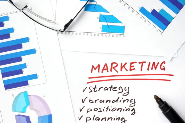 Fascicoli con grafici e concetto di marketing . — Foto Stock