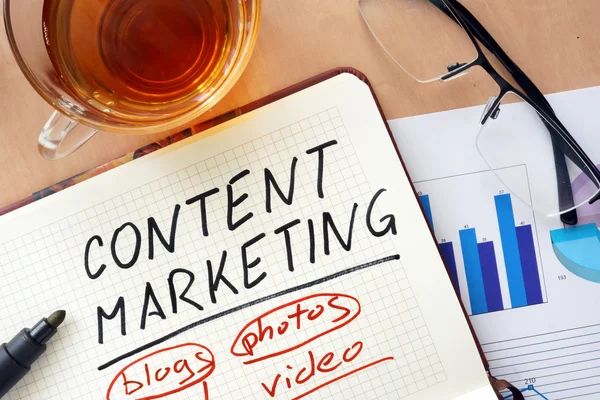 Anteckningar med ord content marketing koncept — Stockfoto