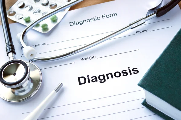 Diagnistic formulier met diagnose en stethoscoop. — Stockfoto