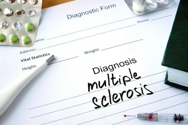 Diagnostiska formulär med diagnosen multipel skleros. — Stockfoto